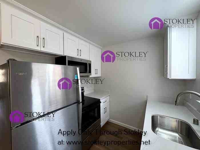 922 Ferry St #2 - Photo 5 of 9