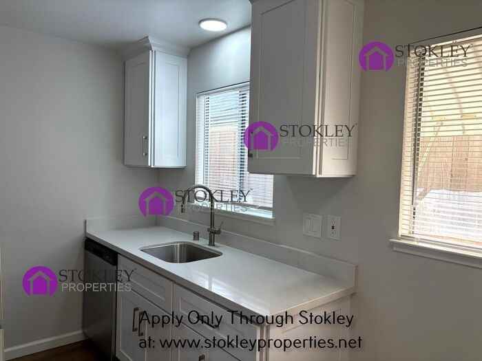 922 Ferry St #2 - Photo 6 of 9