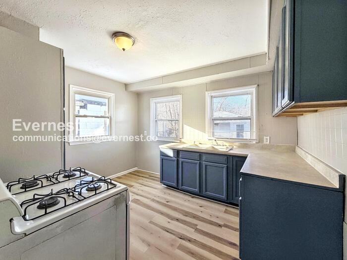 18559 Mackay St - Photo 3 of 17