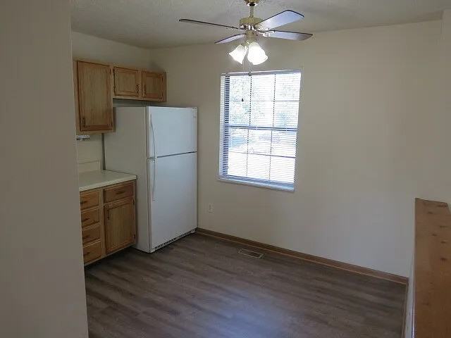 2129 Brett Ct - Photo 5 of 16