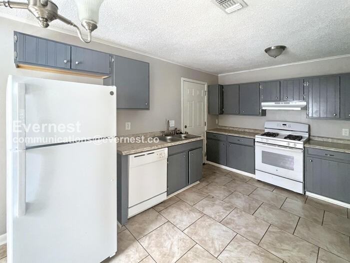 110 Border Cir - Photo 2 of 16