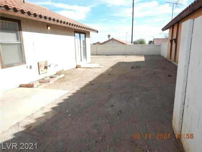 1013 Neil Armstrong Cir - Photo 6 of 27