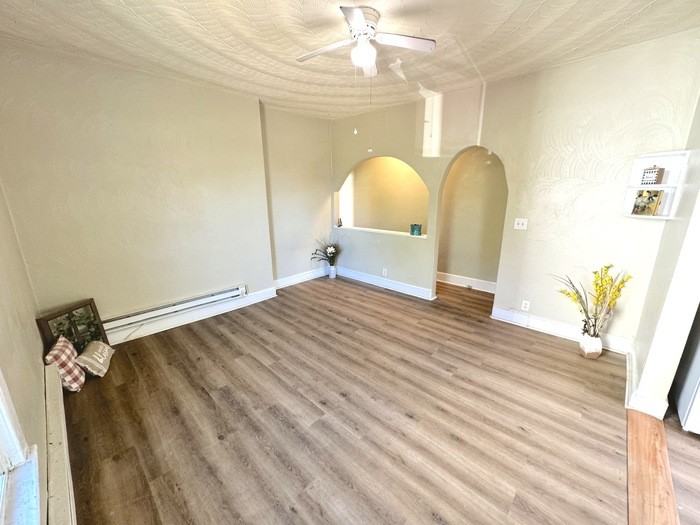 1526 W 40th St #1A - Photo 4 of 20