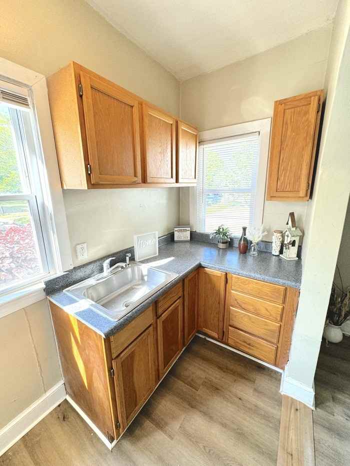 1526 W 40th St #1A - Photo 5 of 20