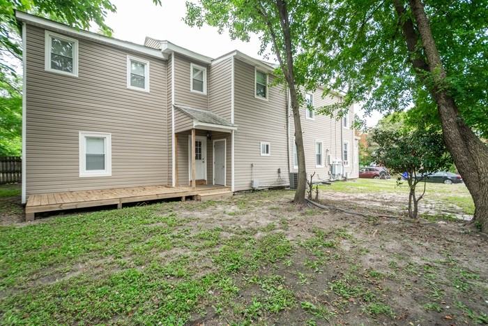 1526 W 40th St #1A - Photo 7 of 30