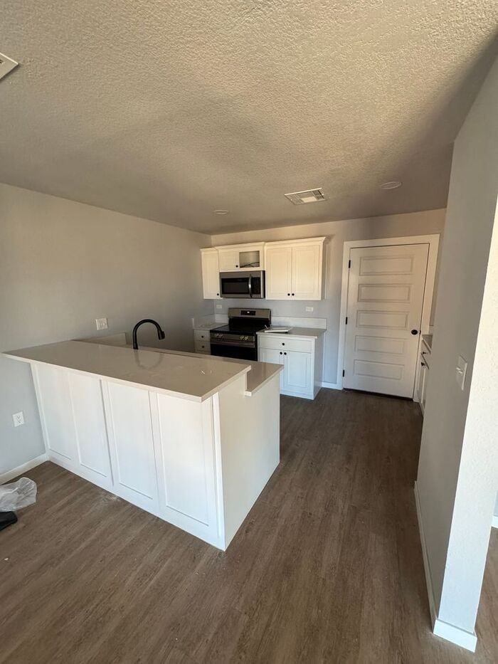 3430 N Ironwood Ave - Photo 6 of 18