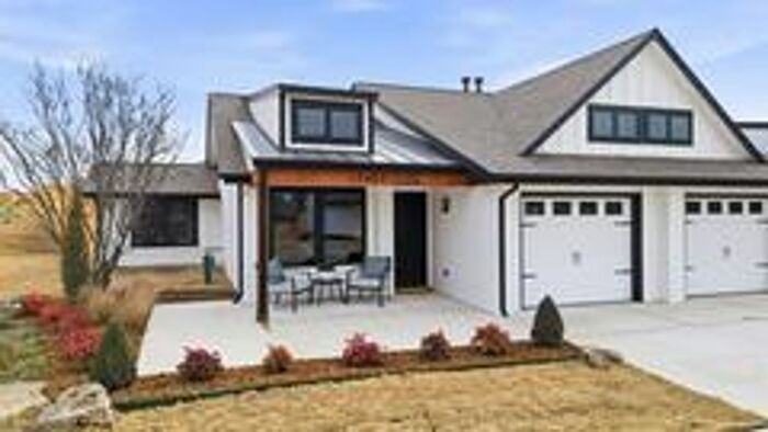 3425 N Ironwood Ave - Photo 3 of 24