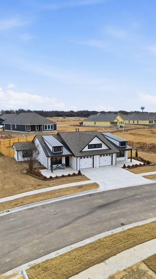 3425 N Ironwood Ave - Photo 4 of 24