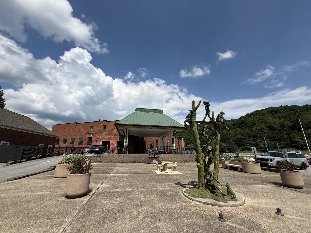 215 S Jefferson Ave #109 - Photo 2 of 29