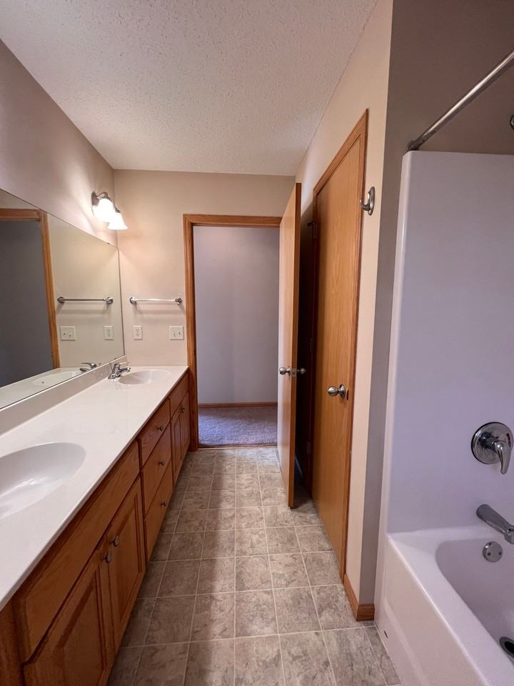 593 West 9th Street #B - Photo 4 of 16