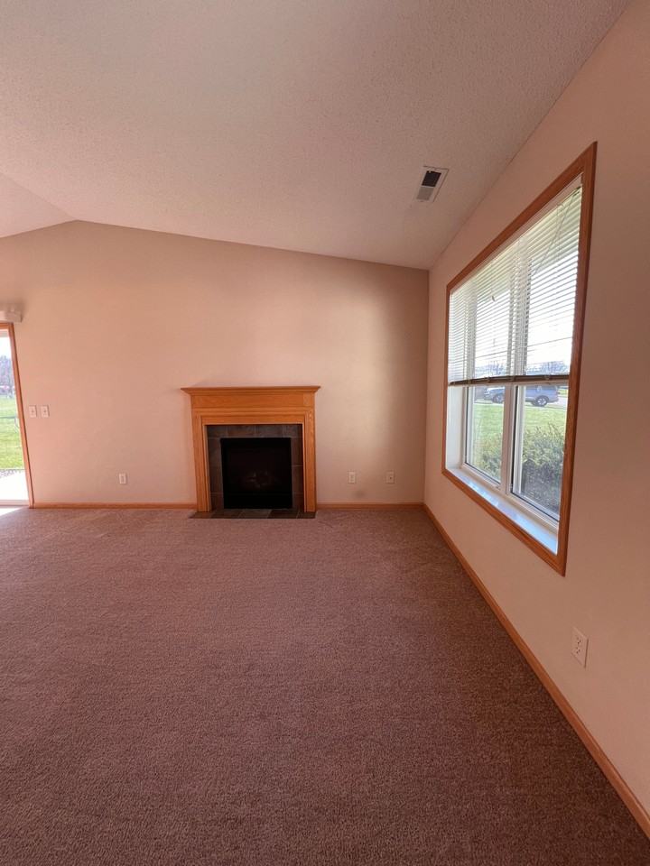 593 West 9th Street #B - Photo 6 of 16