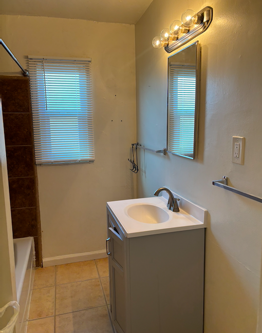 1217 W 6th St #A - Photo 3 of 4