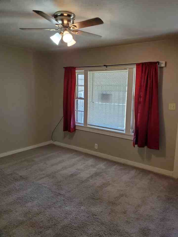 207 N 20th St #C - Photo 2 of 8