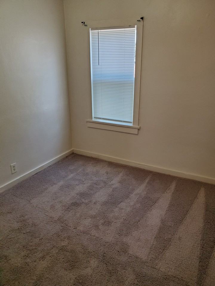 207 N 20th St #C - Photo 5 of 8