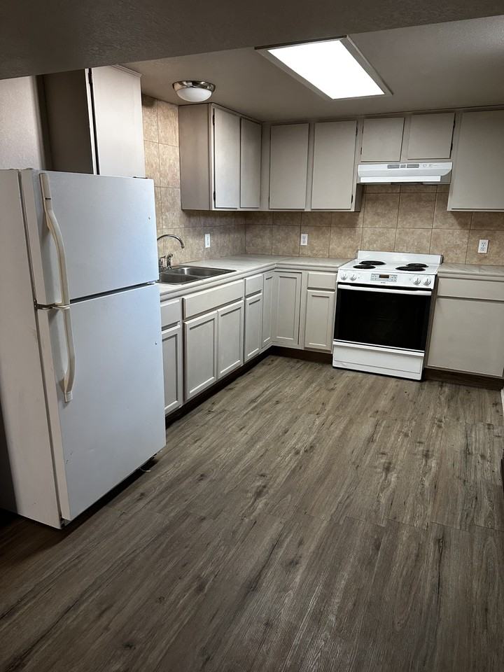 725 1/2 Broadwater Ave #725-1-2 - Photo 3 of 5