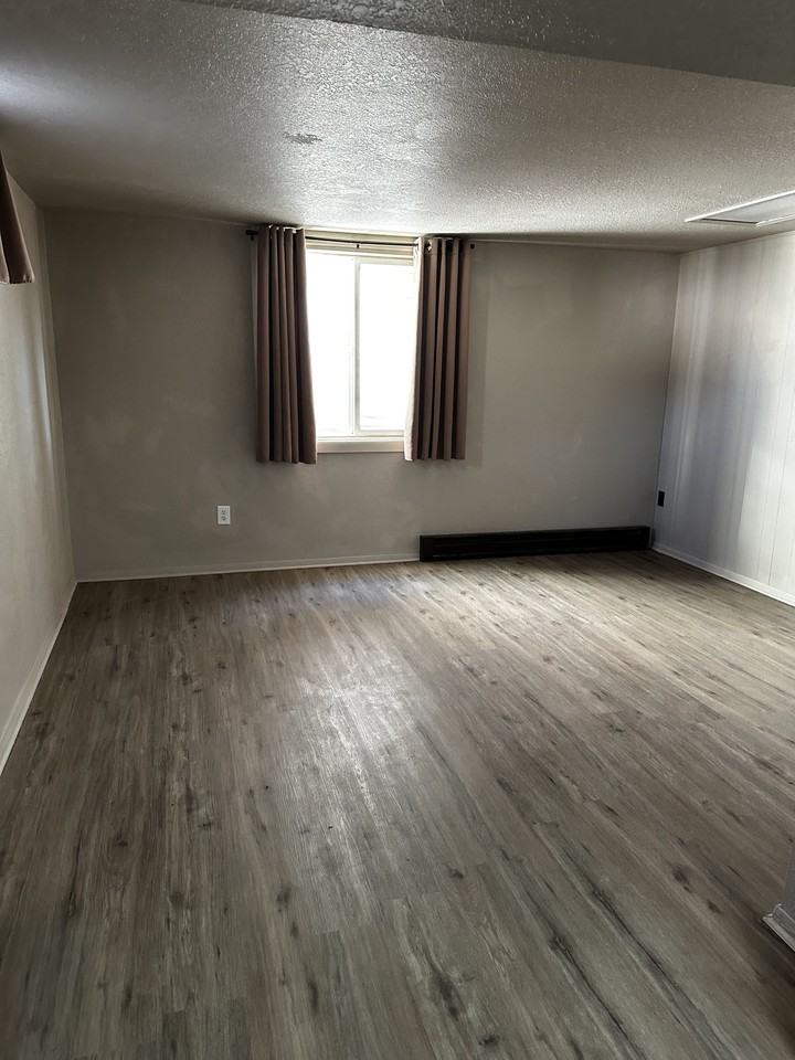 725 1/2 Broadwater Ave #725-1-2 - Photo 4 of 5