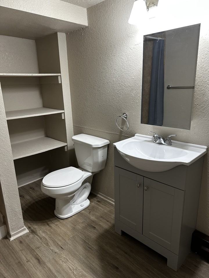 725 1/2 Broadwater Ave #725-1-2 - Photo 5 of 5