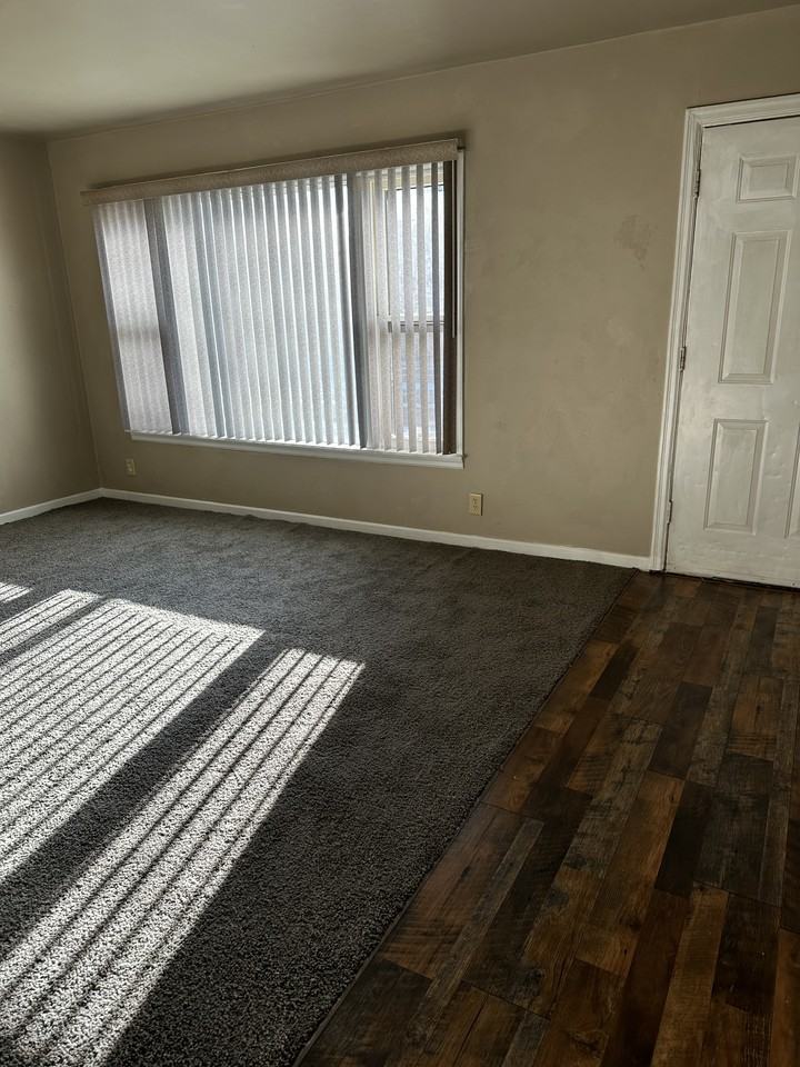 725 Broadwater Ave #725 - Photo 2 of 7