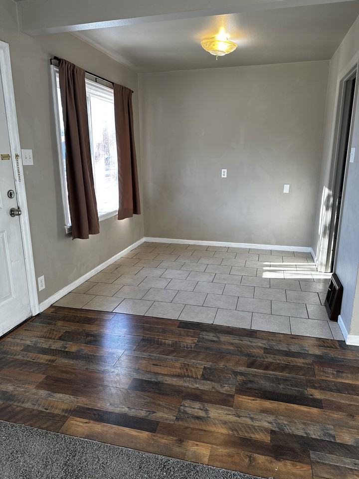 725 Broadwater Ave #725 - Photo 3 of 7