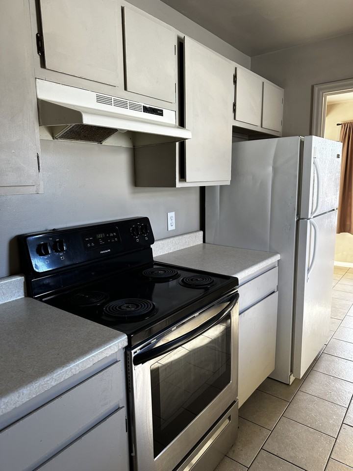 725 Broadwater Ave #725 - Photo 4 of 7