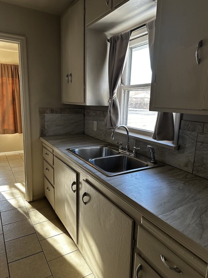 725 Broadwater Ave #725 - Photo 5 of 7