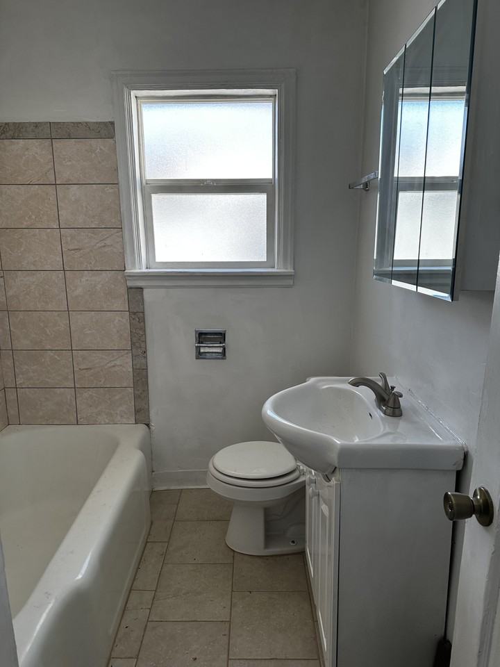 725 Broadwater Ave #725 - Photo 6 of 7