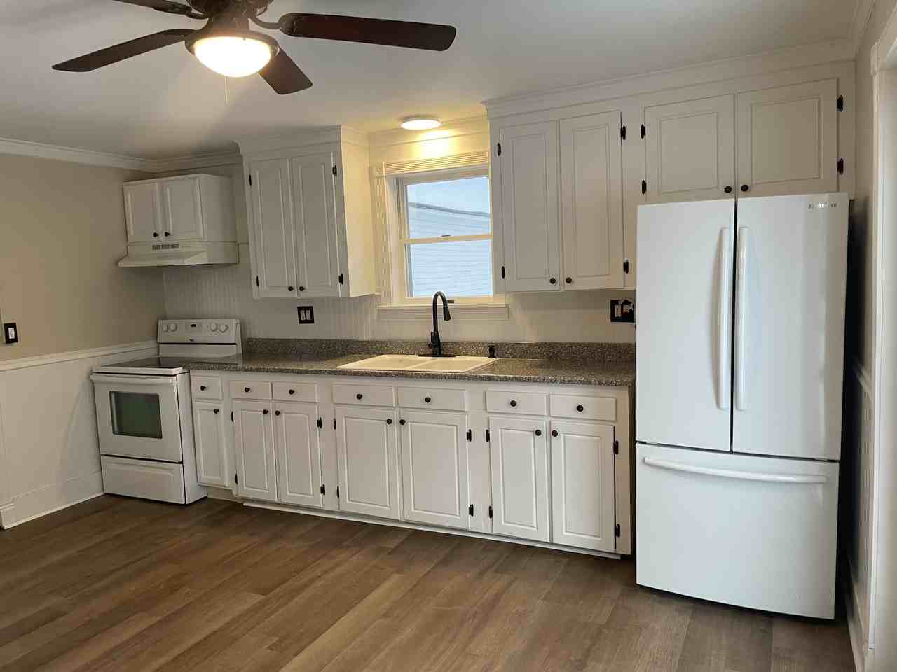 242 N Hamilton St #NA - Photo 4 of 35