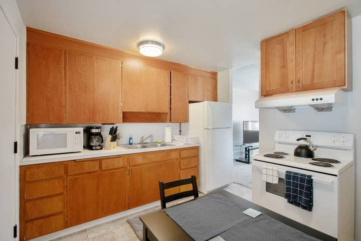 1402 Jefferson Ave Ne #1402 - Photo 4 of 6