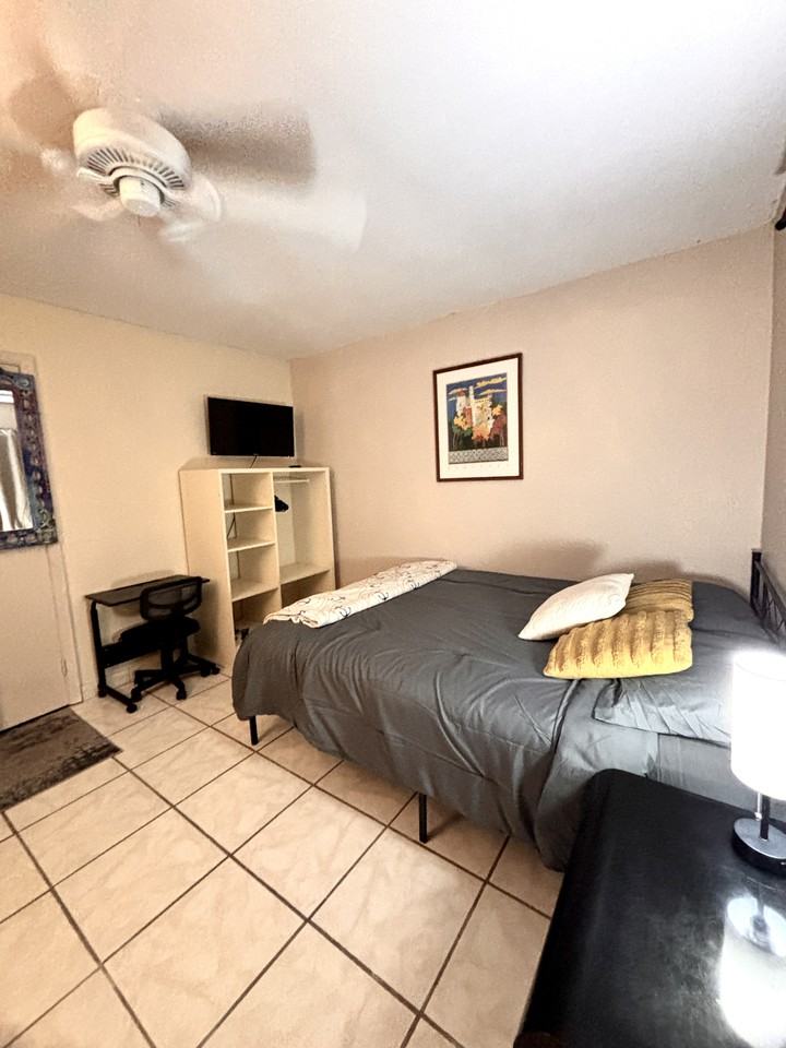 395 Nw 23rd St - Photo 2 of 6