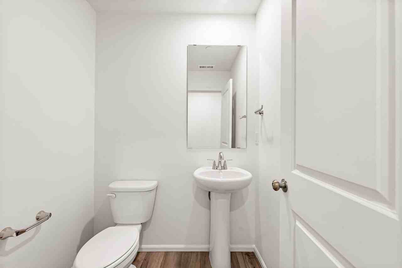 620 Alocasia St Ne #NA - Photo 6 of 12