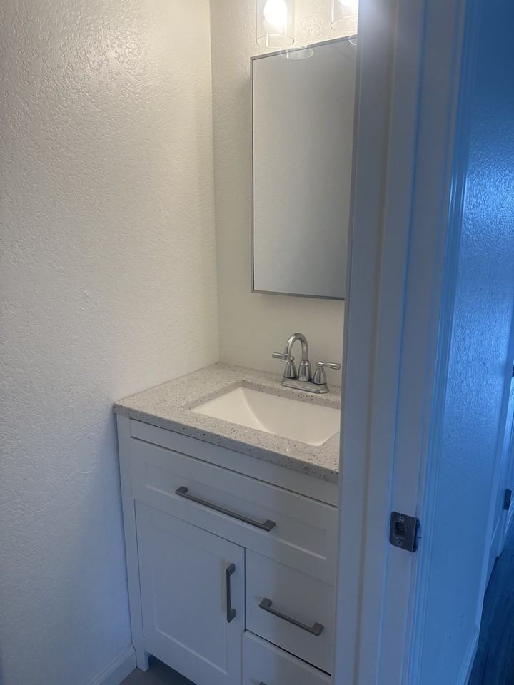 13910 Lear Blvd - Photo 5 of 18