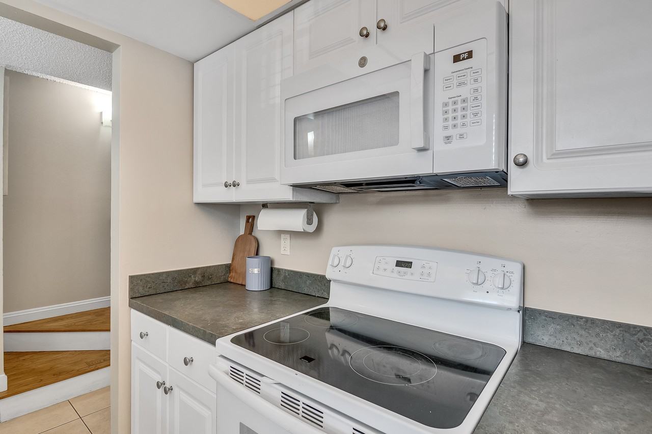 1901 Indian River Blvd #D202 - Photo 3 of 6