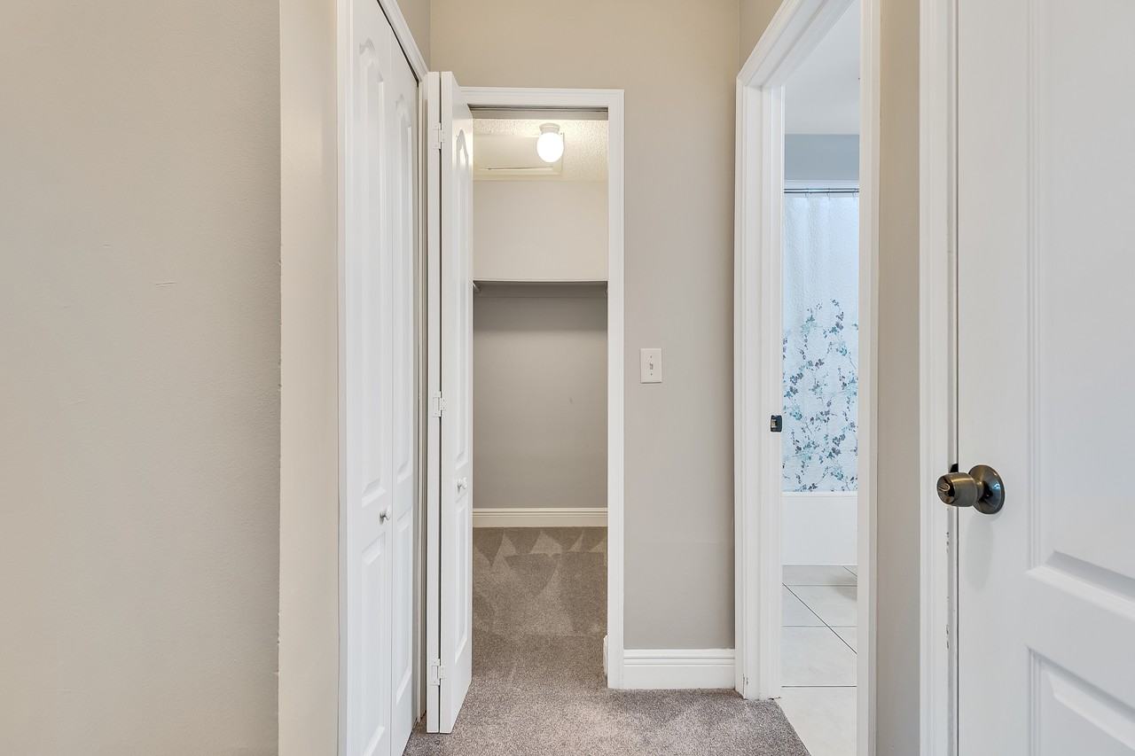 1901 Indian River Blvd #D202 - Photo 4 of 6