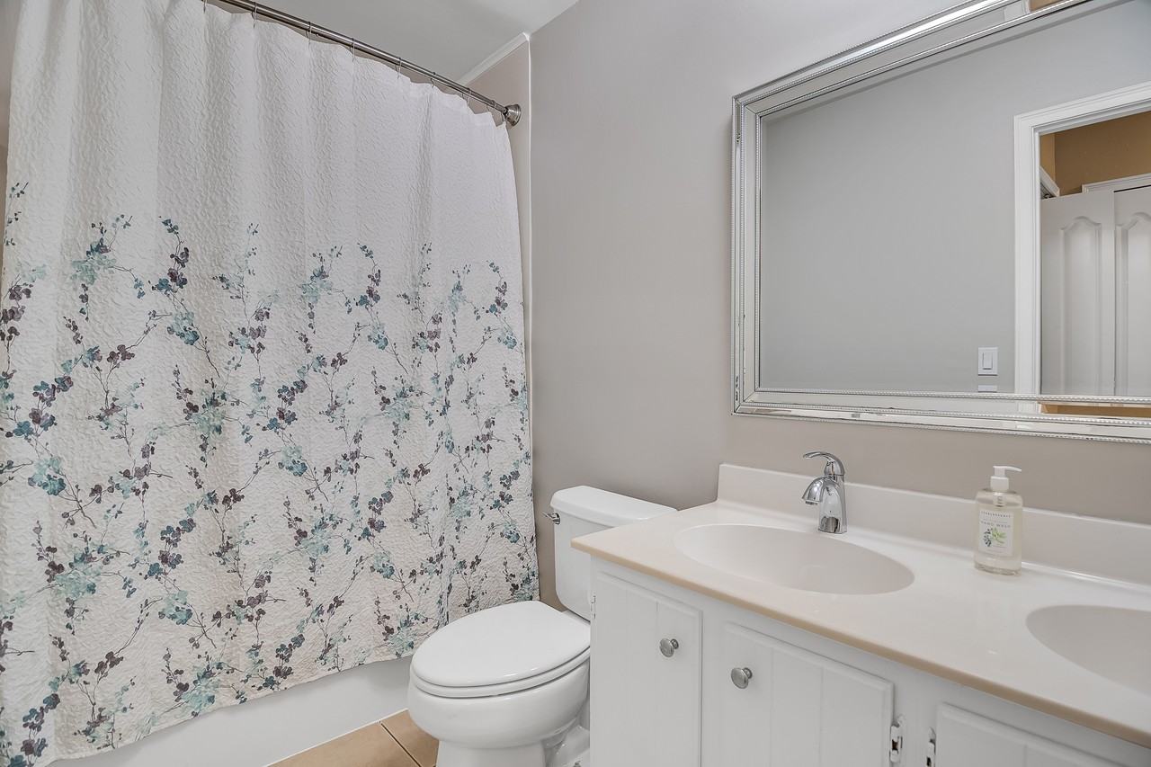 1901 Indian River Blvd #D202 - Photo 5 of 6