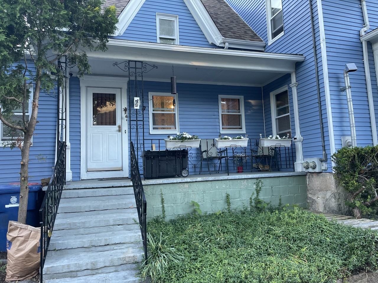 329 Cedar St #1stFLUNIT - Photo 2 of 16