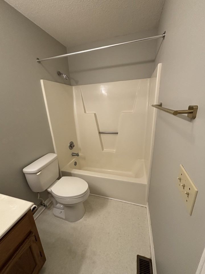 2701 Thackery Rd #27 - Photo 2 of 17