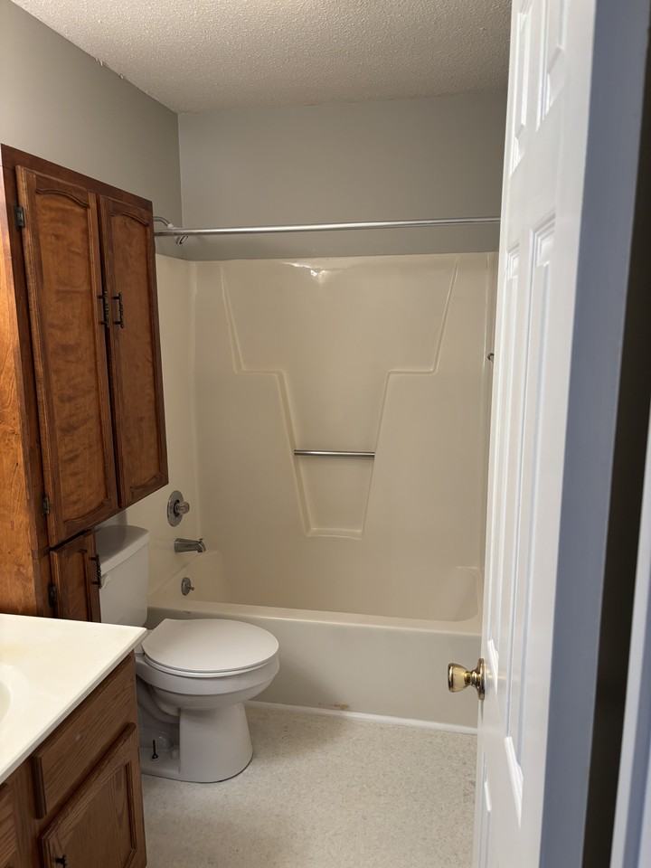 2701 Thackery Rd #27 - Photo 4 of 17