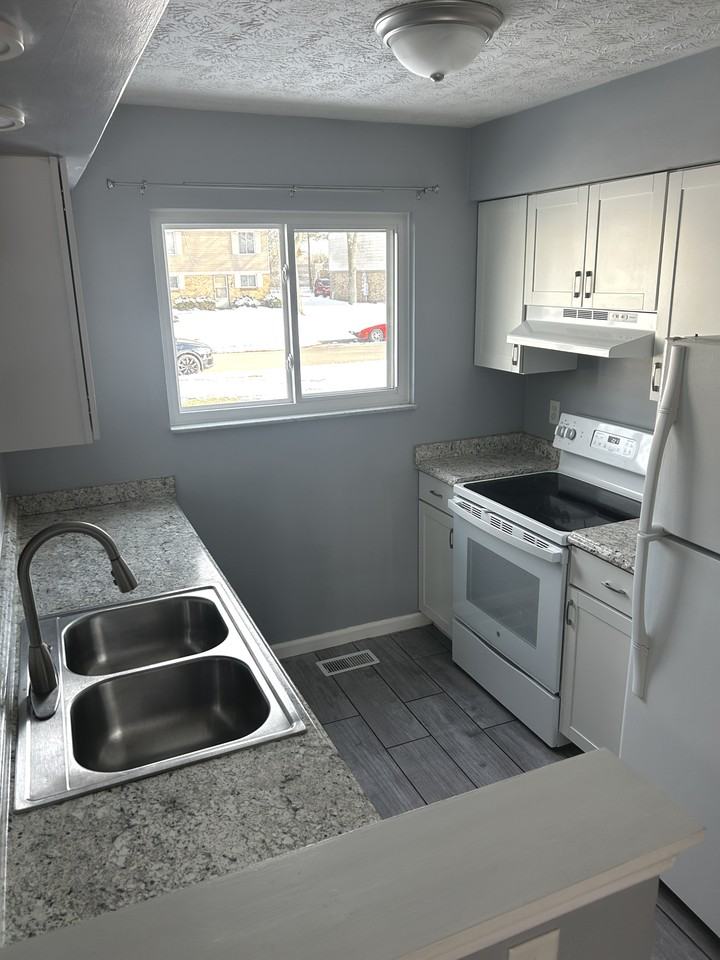 7767 Betsy Ross Cir #7767 - Photo 3 of 10