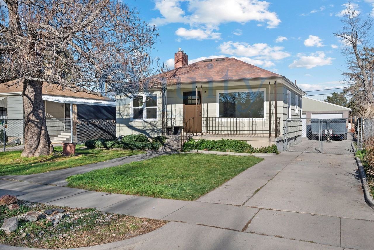 840 W Montague Ave #1 - Photo 2 of 50