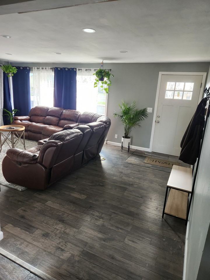 2075 E Alder St #NA - Photo 3 of 20