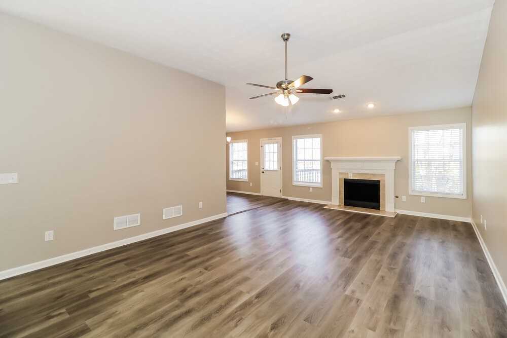 748 Bartow Dr - Photo 5 of 18