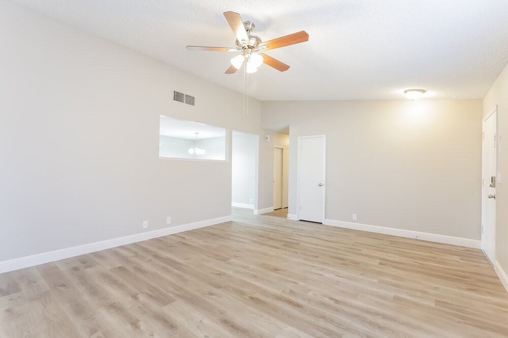 3944 Grapefruit Cir - Photo 4 of 16