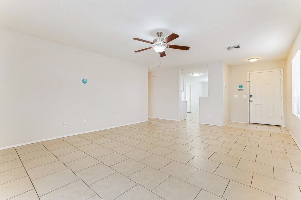 2513 N 114th Ave - Photo 4 of 16