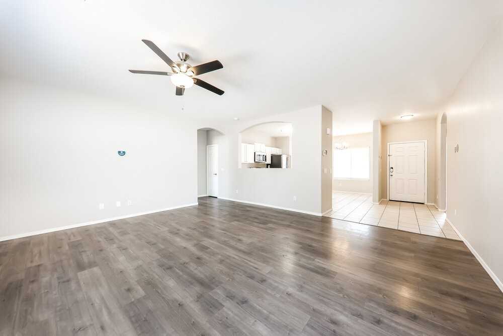 13275 N Primrose St - Photo 3 of 16