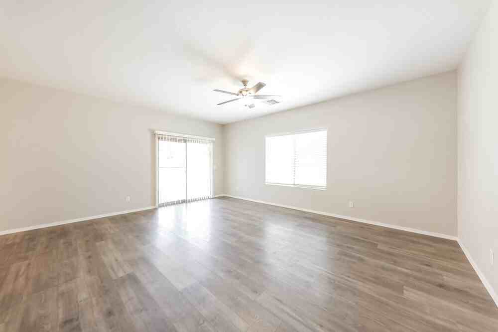 13275 N Primrose St - Photo 4 of 16