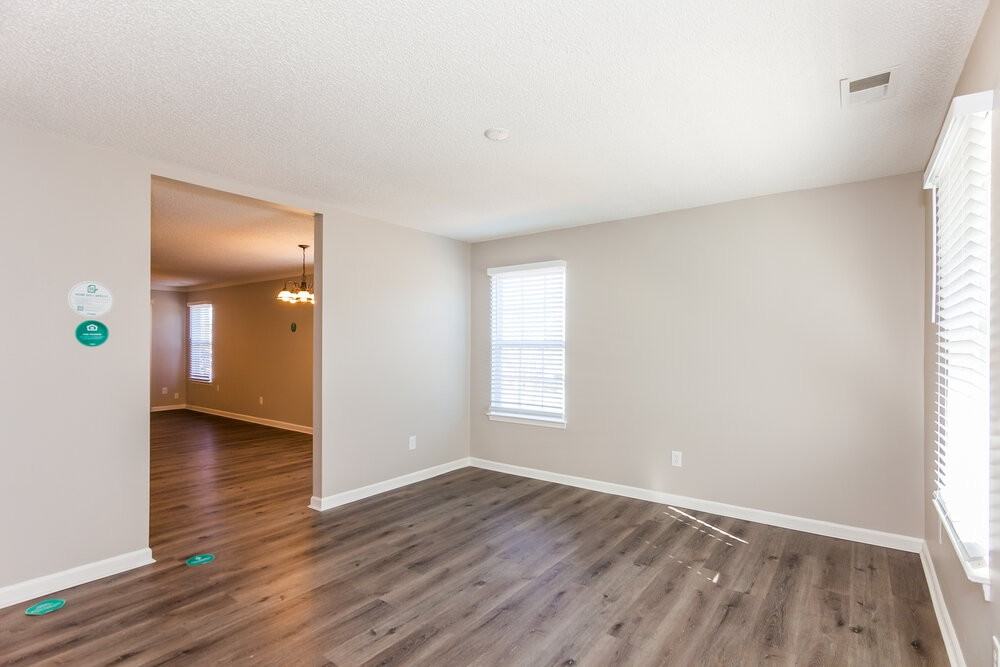 3037 Champion Ln Sw - Photo 4 of 14