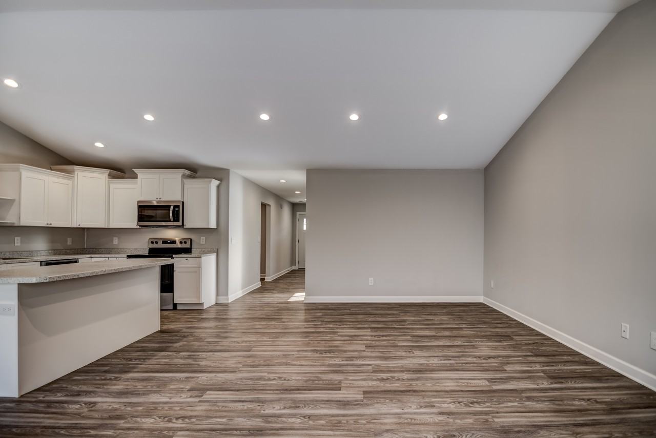 1543 Charleston Drive #B - Photo 5 of 30