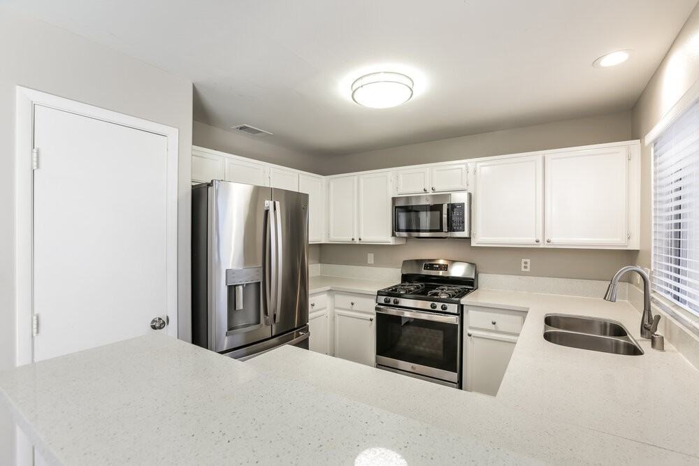 2446 Cliffwood Dr - Photo 7 of 17