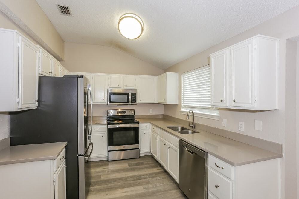 208 Chamblin Dr - Photo 7 of 17