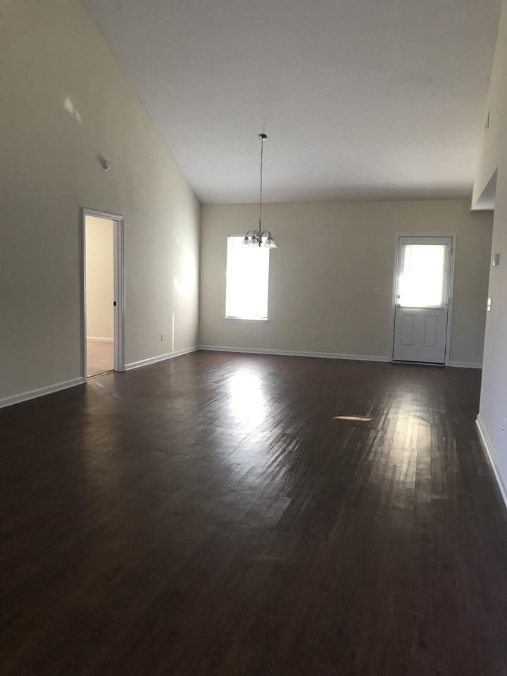 1610 Ridge Ave N #1 - Photo 6 of 9